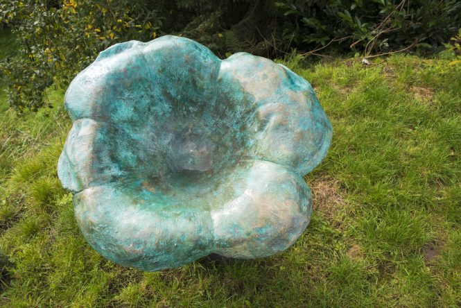 Flower outside basin, halchimia, bronze, 60 cm
