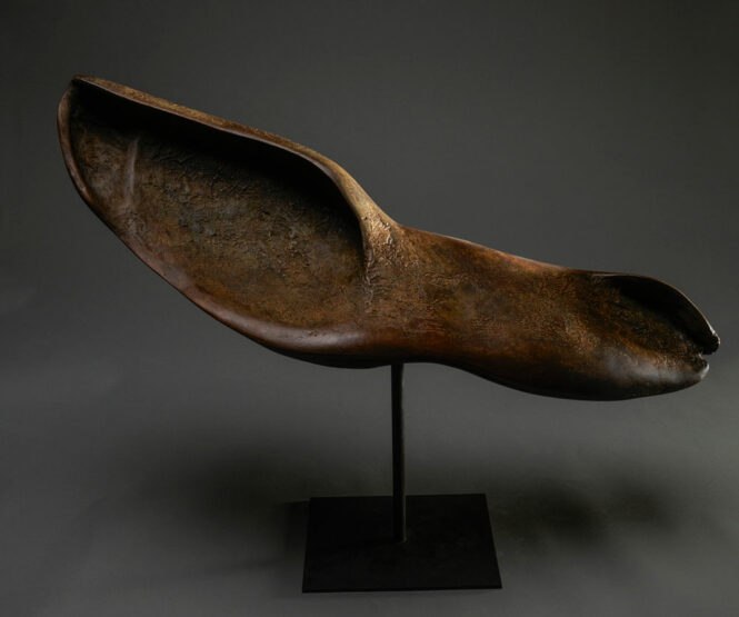 Wings of Silence V, sculpture by Louise Renaud, 70 x 30 cm, bronze